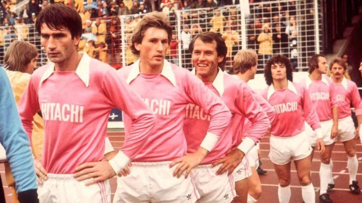 Мужчины выбирают розовый. Лучшие футбольные формы в этом цвете