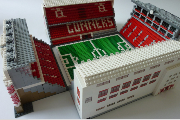Англичанин собирает и продает копии британских стадионов из конструктора «Lego»