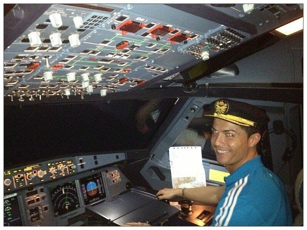 Роналду купил самолет за 19 миллионов евро