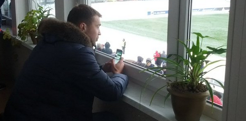 Василий Березуцкий наблюдает за товарищеским матчем ЦСКА — «Динамо»