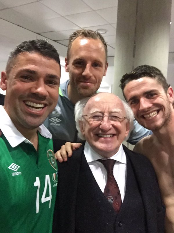 Президент Ирландии сделал селфи с игроками национальной сборной