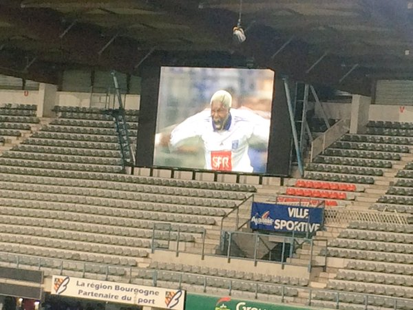 «Осер» показал на стадионе видео, посвященное Джибрилю Сиссе