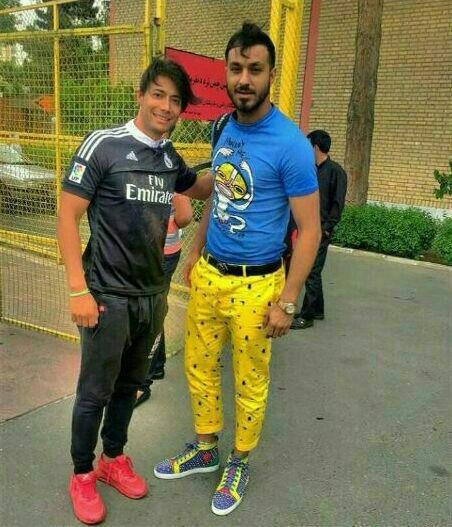 Голкипера сборной Ирана дисквалифицировали за фото в желтых штанах