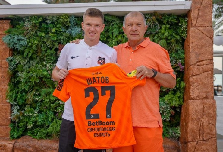 Шатов вернулся в «Урал». Контракт подписан до конца сезона