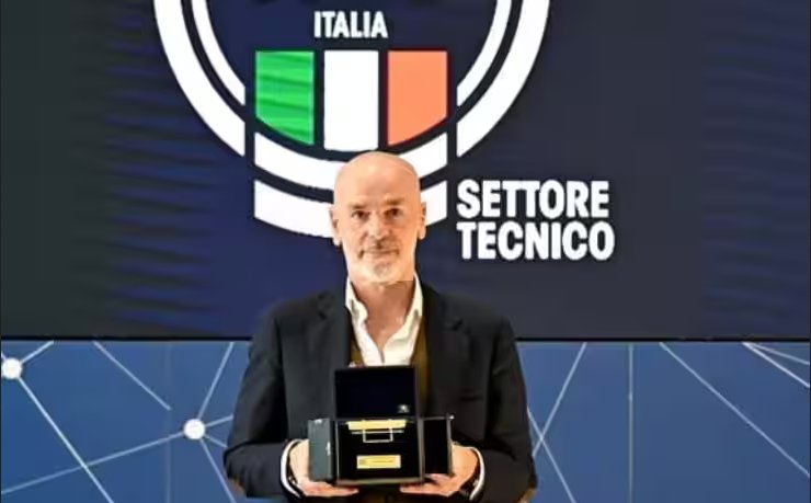 Тренер «Милана» получил награду лучшему тренеру прошлого сезона