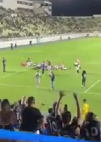 Игроки бразильского клуба отпраздновали победу, притворившись мёртвыми
