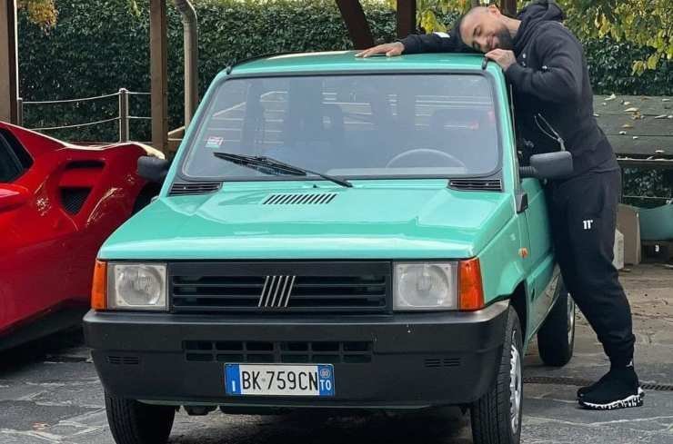 Видаль приехал на тренировку «Интера» на автомобиле Fiat Panda