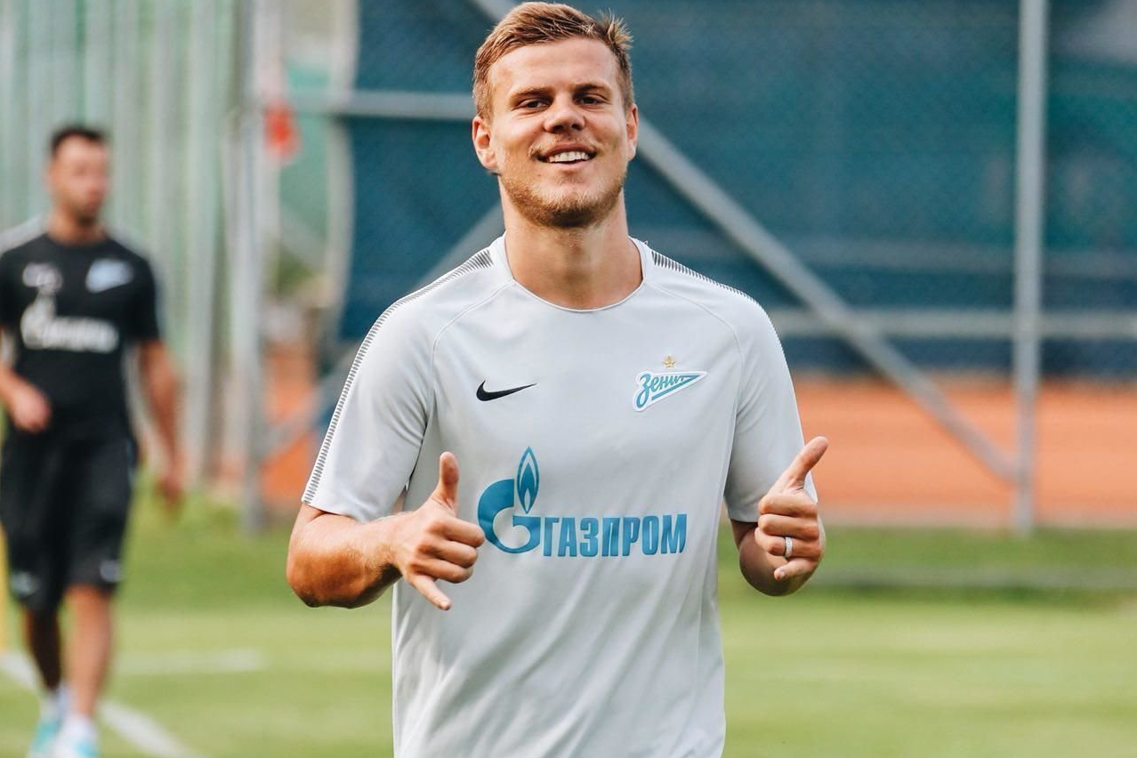 Футболист кокорин