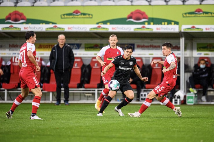 фк бохум. игроки фрайбурга фоткаются. фрайбург фк. аугсбург фк. чемпионат германии – фрайбург.