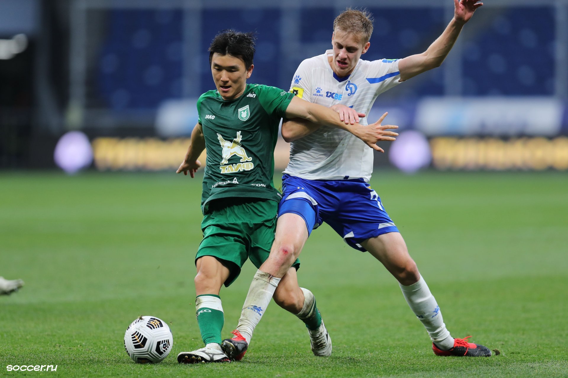 матч. матч енисей факел фото. факел енисей. крутые футболисты. матчи где в москве.