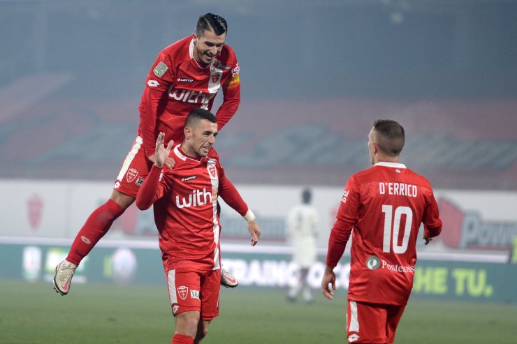 фк монца италия. Monza фк. монца фк. принс боатенг монца. Monza футбольный клуб.