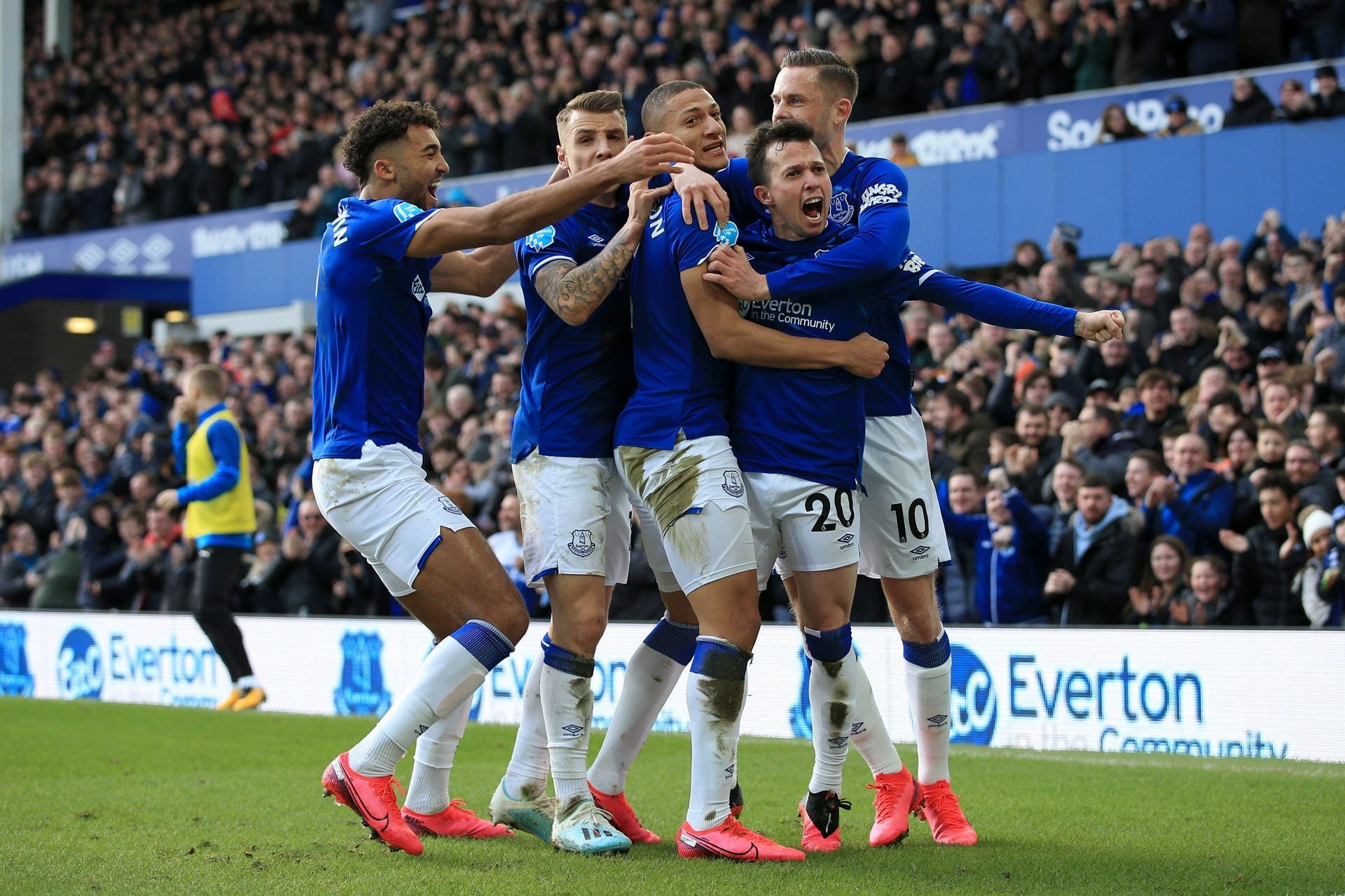 ришарлисон эвертон. эвертон. эвертон (футбольный клуб). ришарлисон 2022. фк эвертон лого.