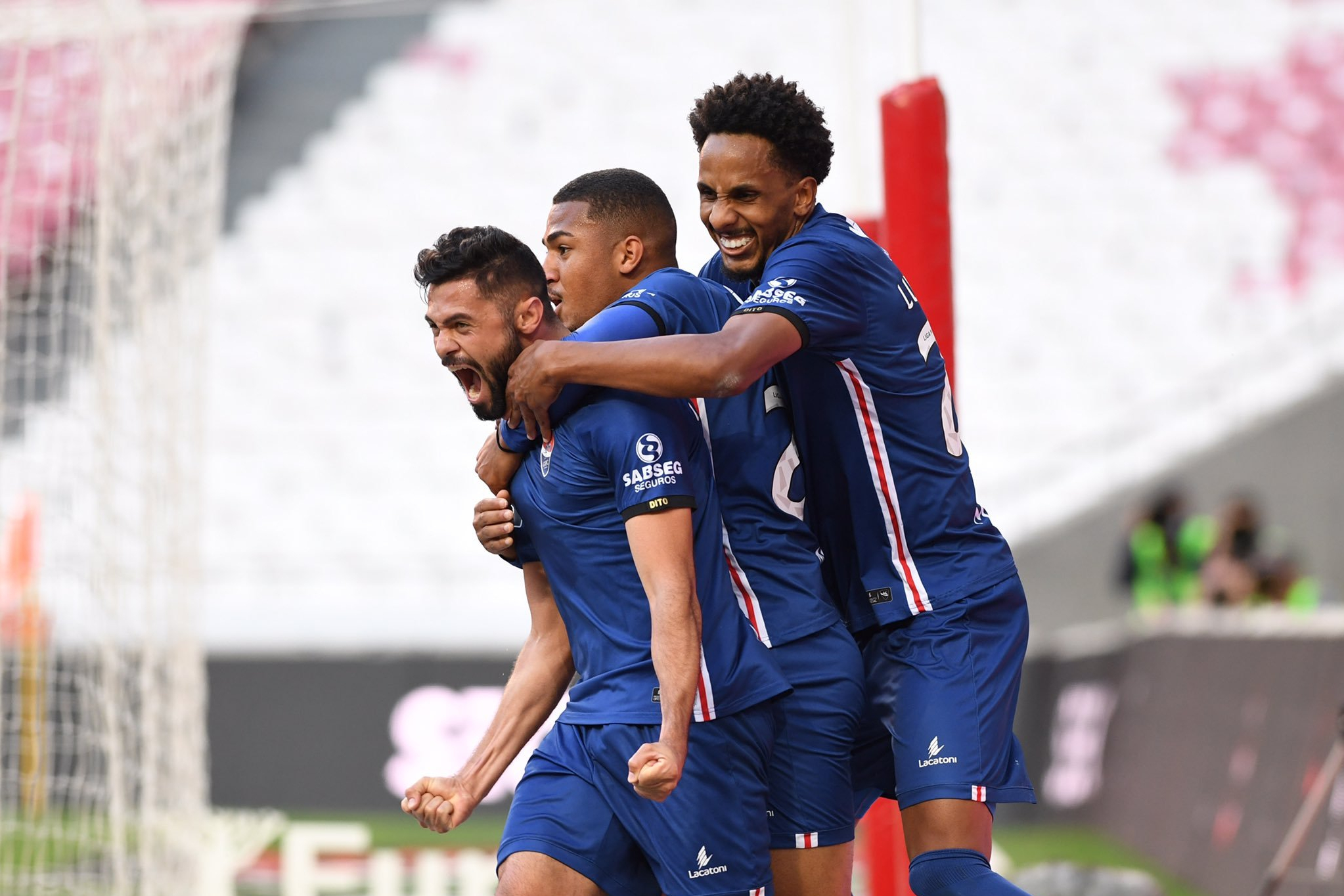 пасуш де ферейра - порту. португалия. чемпионат-лига португалии. живой футбол. бенфика 1961.