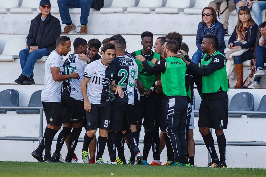 каса пия фк. Nesta raul. фк каза пия. Martins футболист casa pia. фк каса пиа.