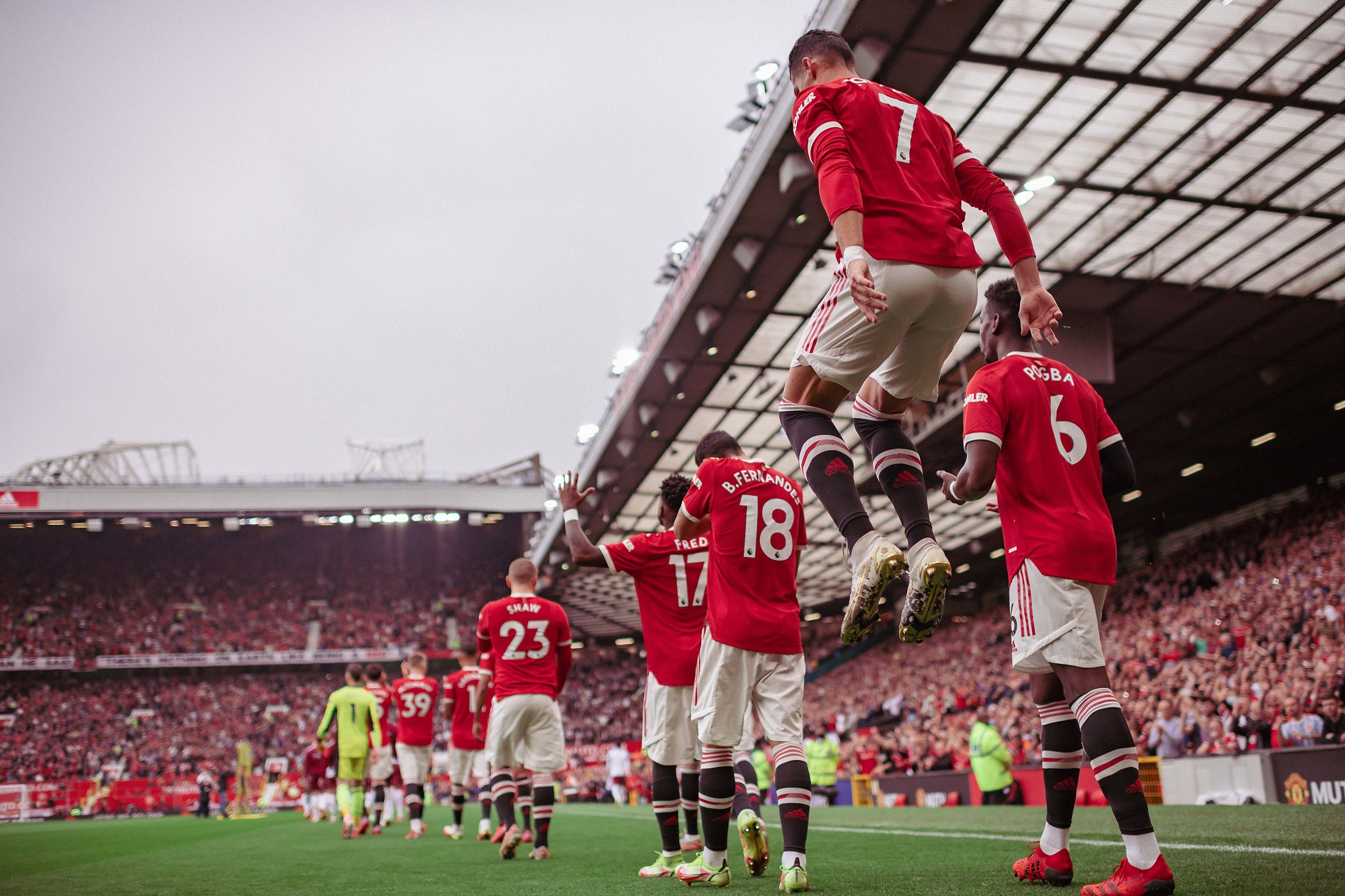 Ман юн ливерпуль. Роналду man United 2022. Манчестер Юнайтед 2022. Криштиану Роналду на Олд Траффорд.