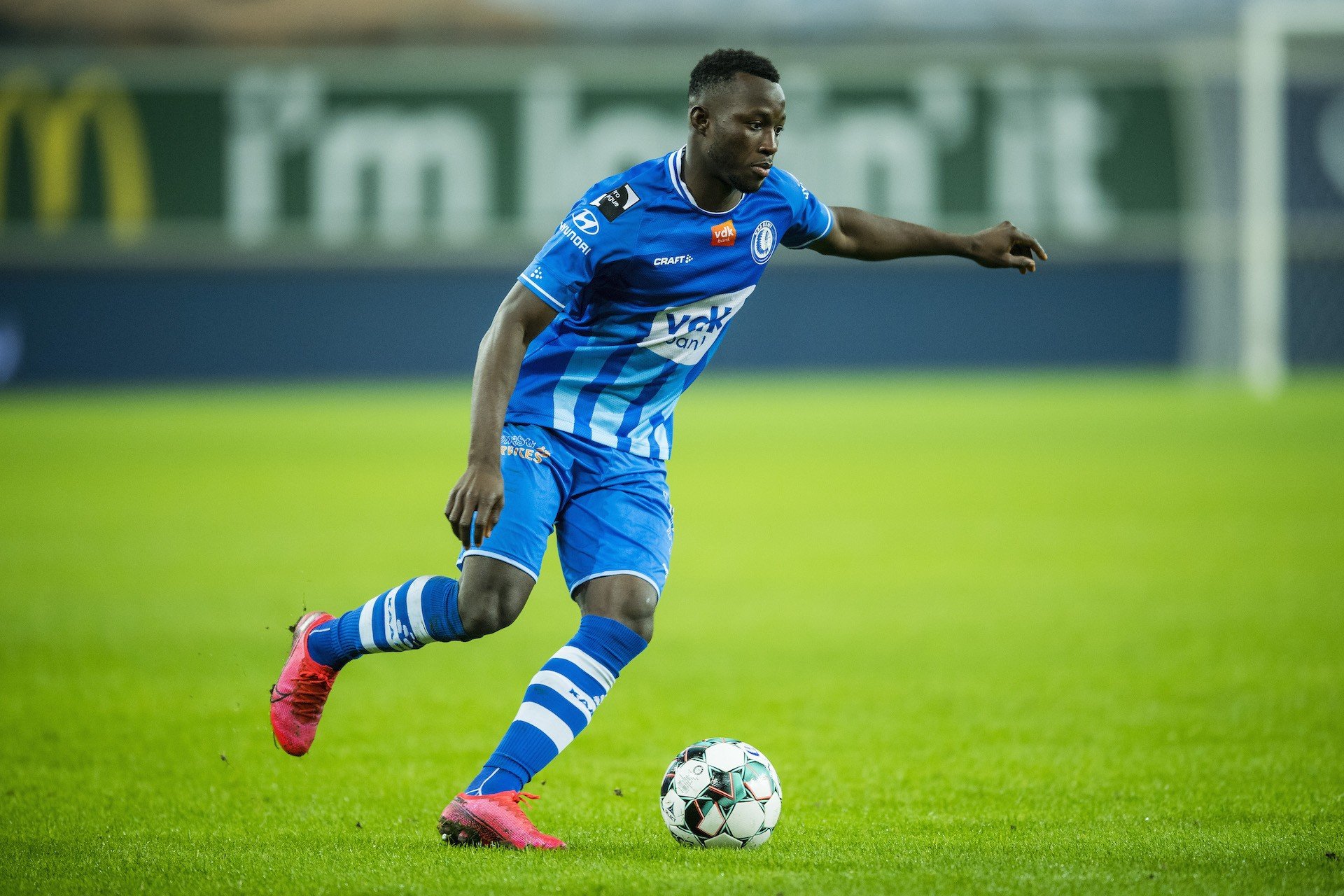 Стандард - гент. Гент (футбольный клуб). Кортрейк - гент. Гент остенде прогноз. Прогноз на матч гент.