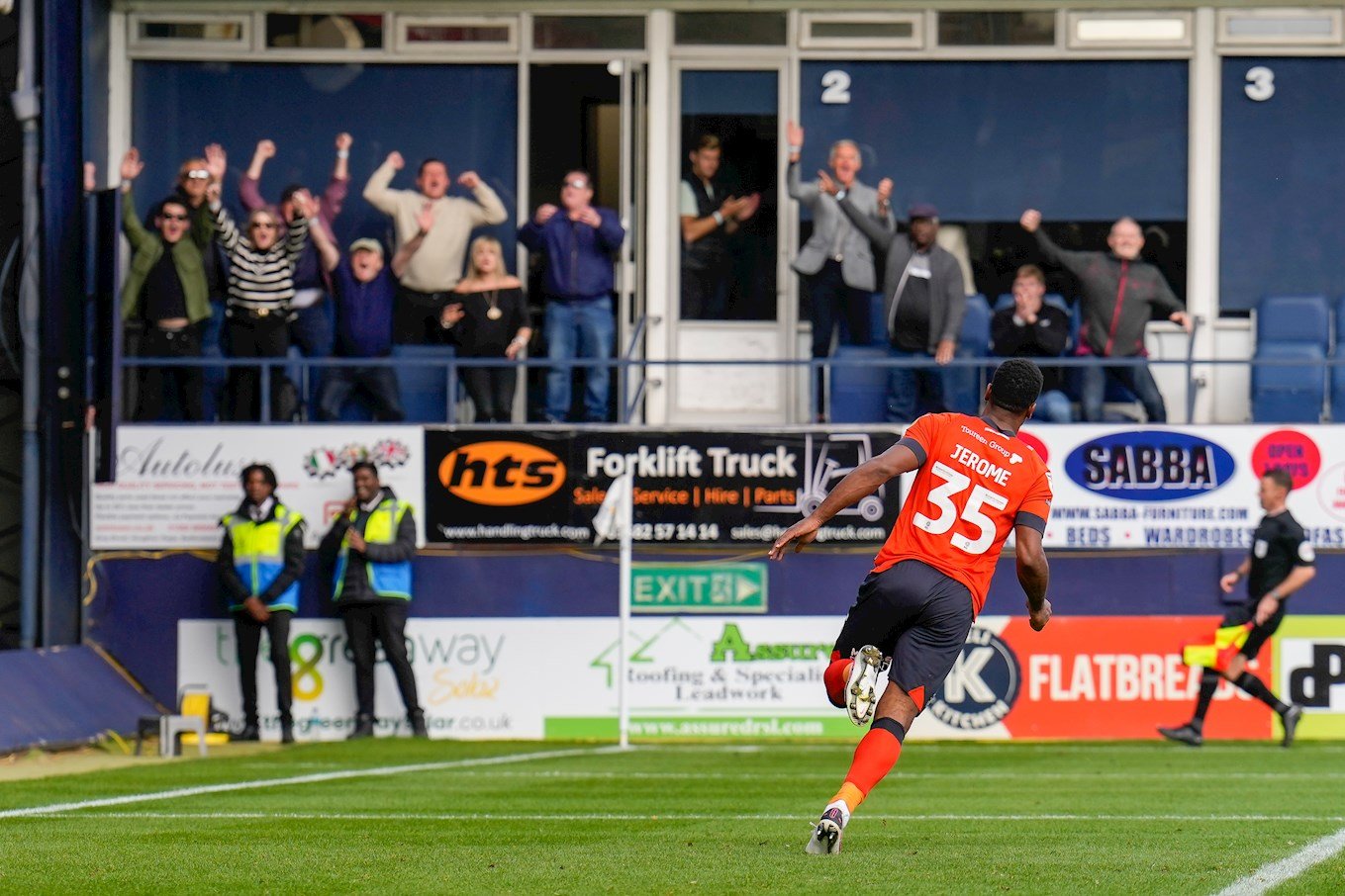 центральные нападающие лутон тауна. блэкберн vs лутон таун. лутон. фк лутон таун стадион. лутон мс.