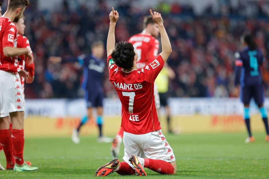 чемпионат германии. бавария майнц 6 2. майнц 2013 год форма. майнц - штутгарт футбол фото. фк майнц.