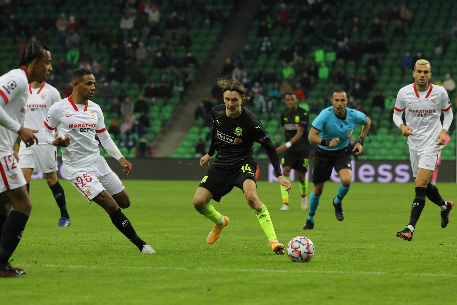 23:00 вильярреал хетафе. Сельта 2000. Испания футбол. Футбол мальорка - валенсия картинки. Футбол фото.