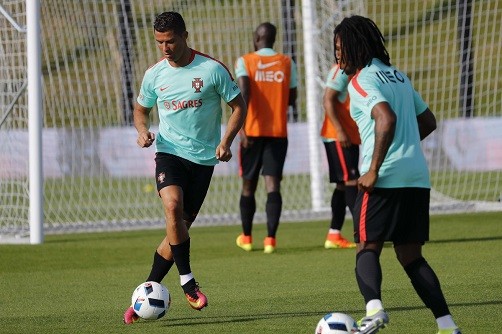 Роналду приступил к тренировкам в составе сборной Португалии