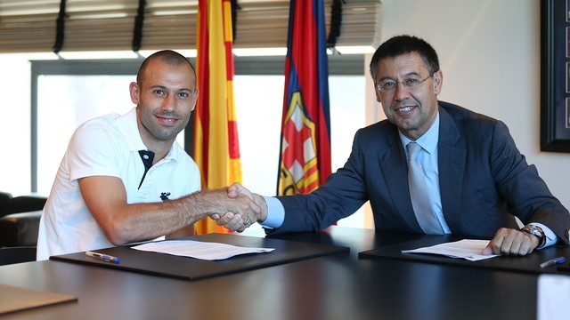 Маскерано продлил контракт с «Барселоной»