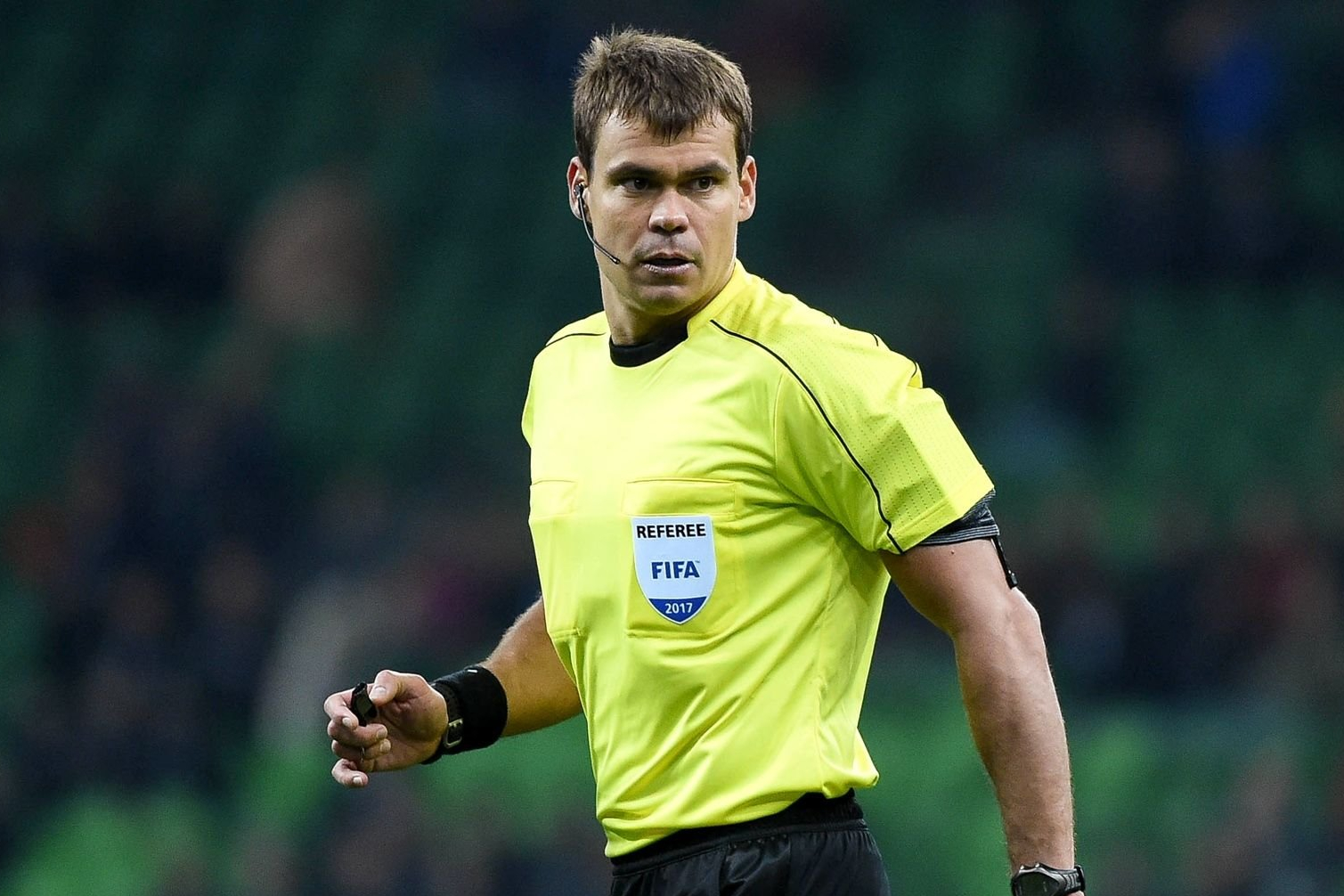 Б арбитр. Fifa сергей карасев. Василий казанцев арбитр. Судья рпл казарцев. Центр футбольный арбитр москва.