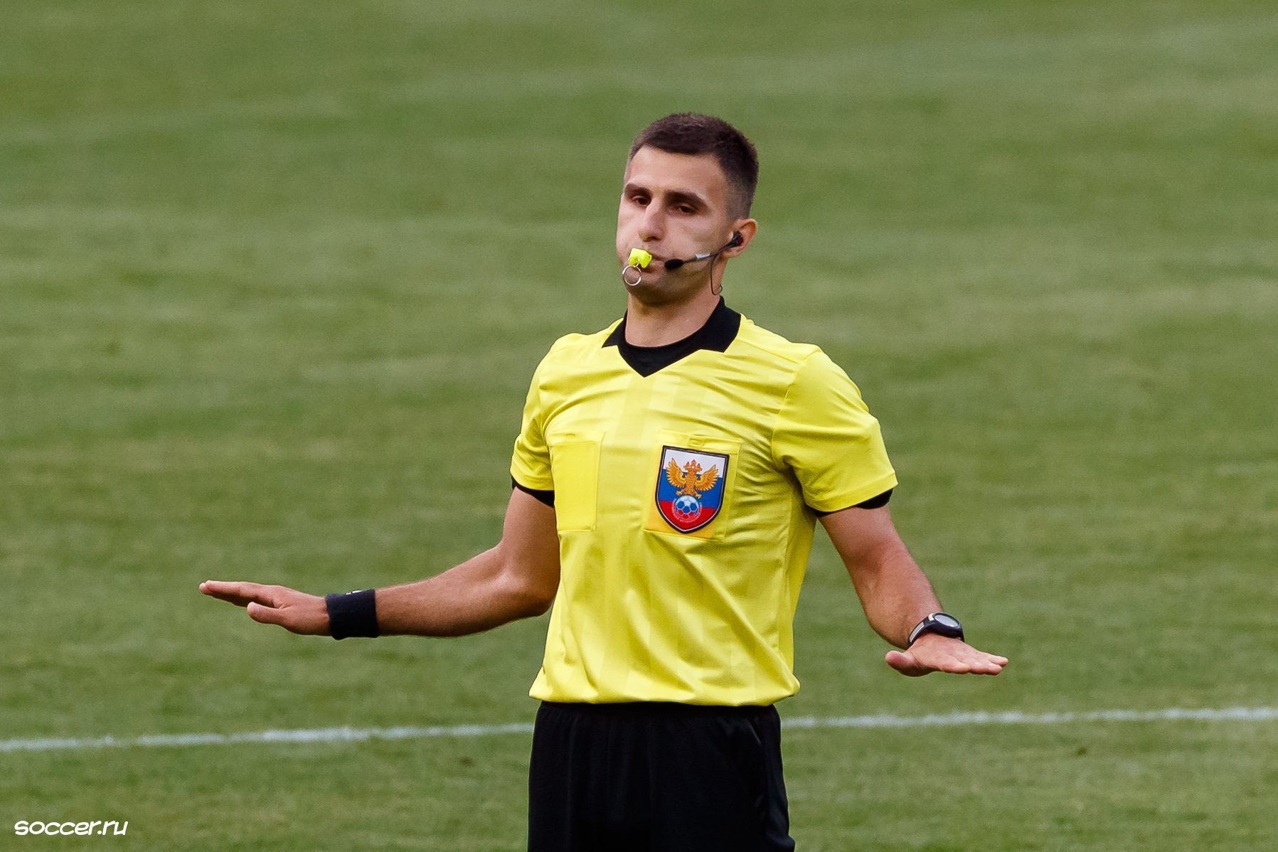 Александр салата арбитр. Сухой алексей футбольный судья. Андрей веретешкин арбитр. Судья алексей сухой люберцы. Судья алексей сухой люберцы.