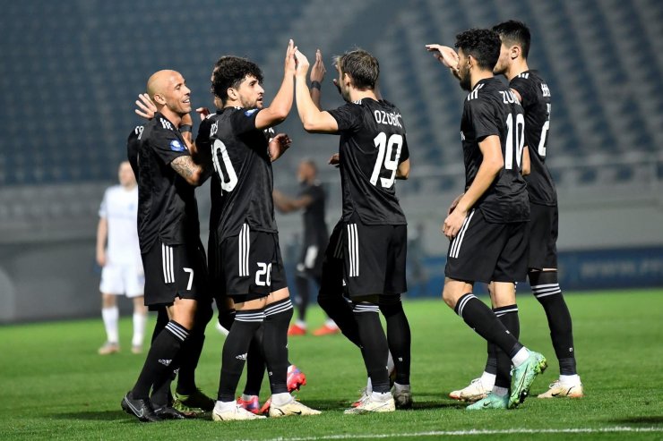 Футболисты «Карабаха»