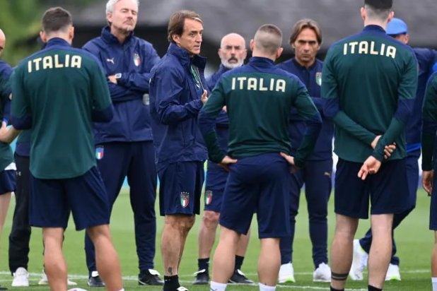 Манчини со сборной Италии