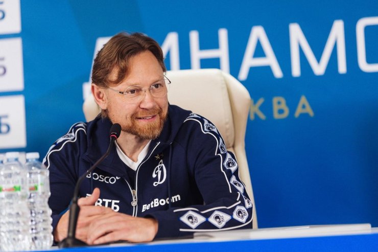 Валерий Карпин 