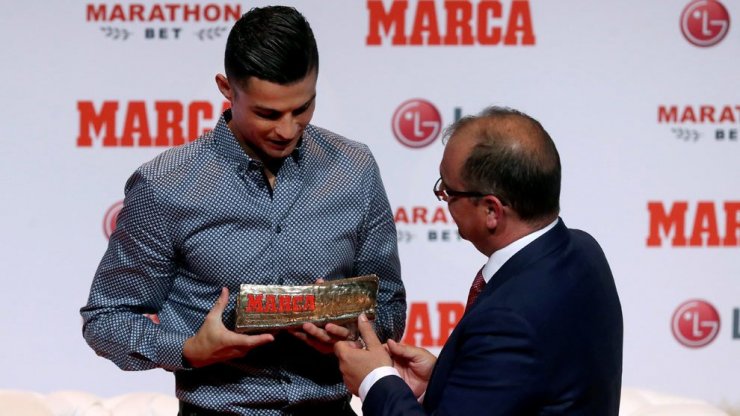 Роналду получил награду «Легенда»