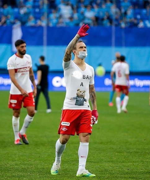 Ещенко показал футболку с надписью «... вам А» после матча с «Зенитом»