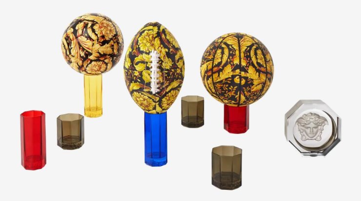 Versace выпустил лимитированную коллекцию мячей