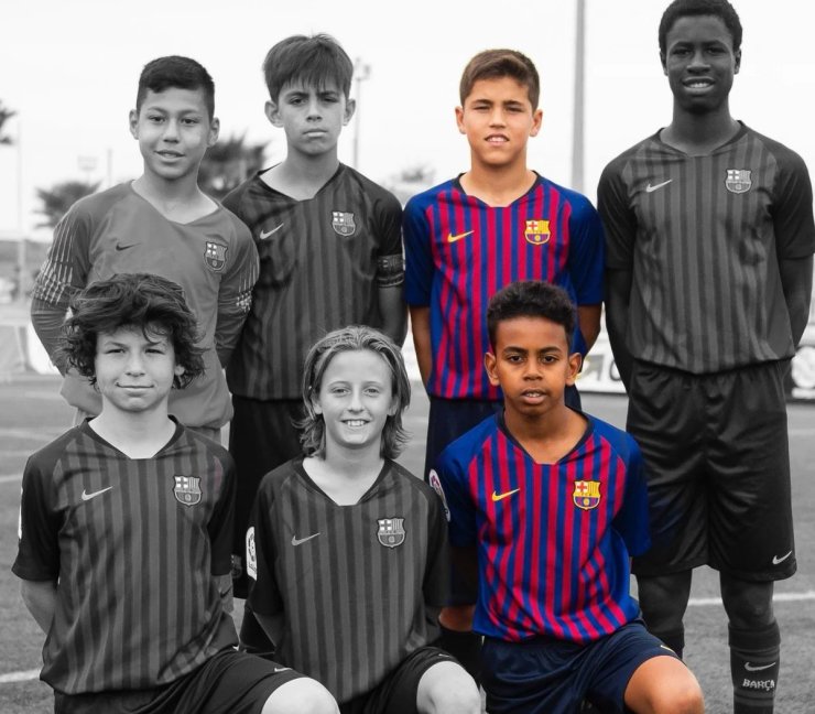 Детское фото Ямаля и Кубарси в Ла Масии