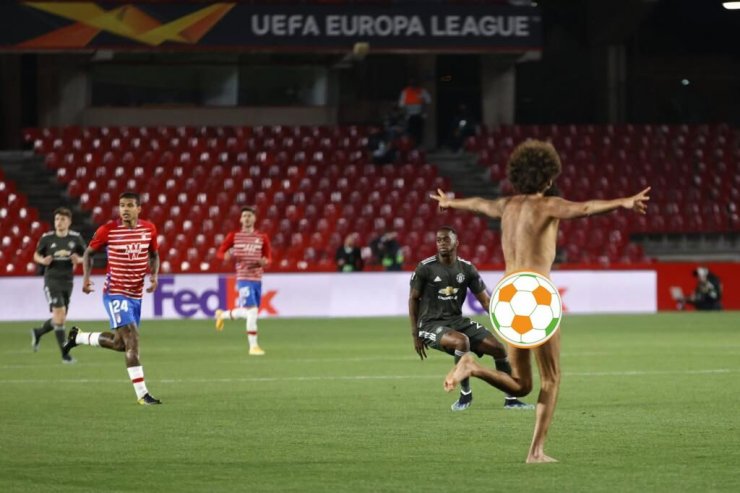 Во время матча «Гранада» — МЮ на поле выбежал голый мужчина