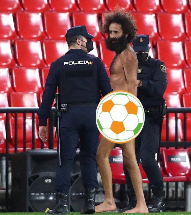 Во время матча «Гранада» — МЮ на поле выбежал голый мужчина