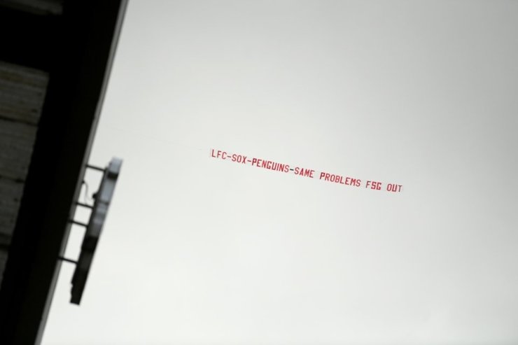 Над «Энфилдом» пролетел самолёт с баннером против владельцев «Ливерпуля»
