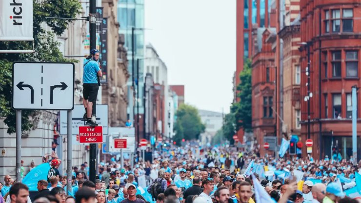 «Манчестер Сити» провёл чемпионский парад