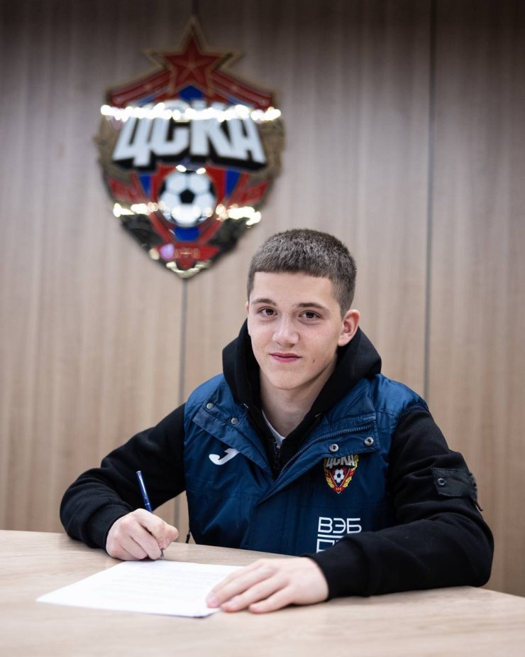 ЦСКА подписал новый контракт с 17-летним полузащитником