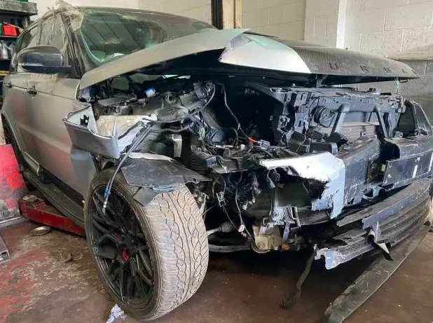 Экс-форвард «Тоттенхэма» Дефо продаёт разбитый Range Rover за 60 тыс. евро