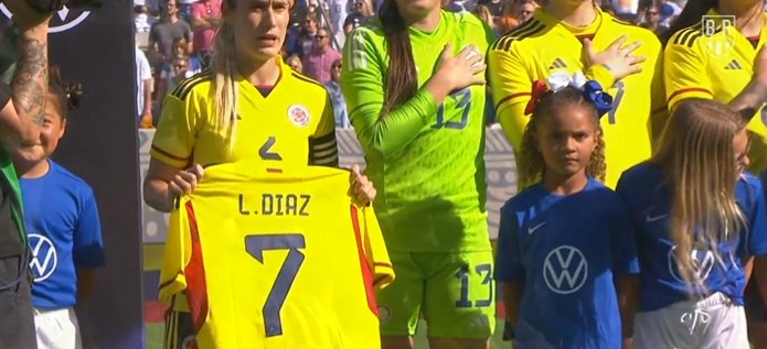 Женская сборная Колумбии поддержала Диаса