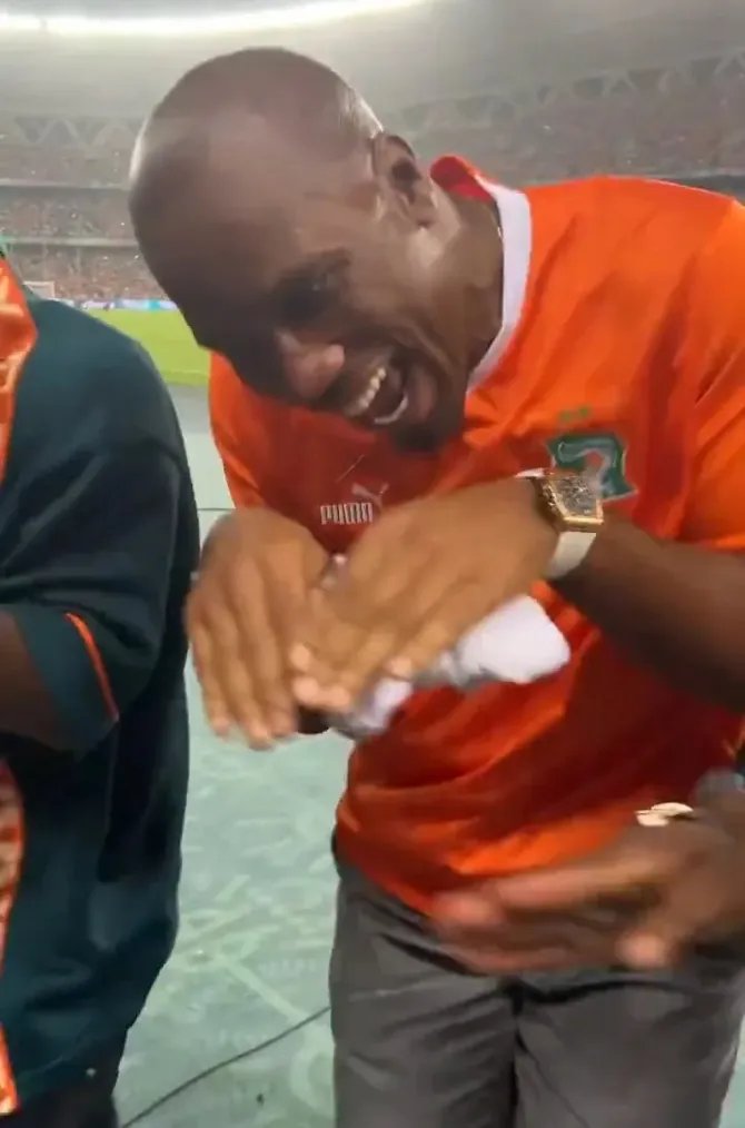 Дрогба впечатлил фанатов празднованием победы сборной Кот-д'Ивуара