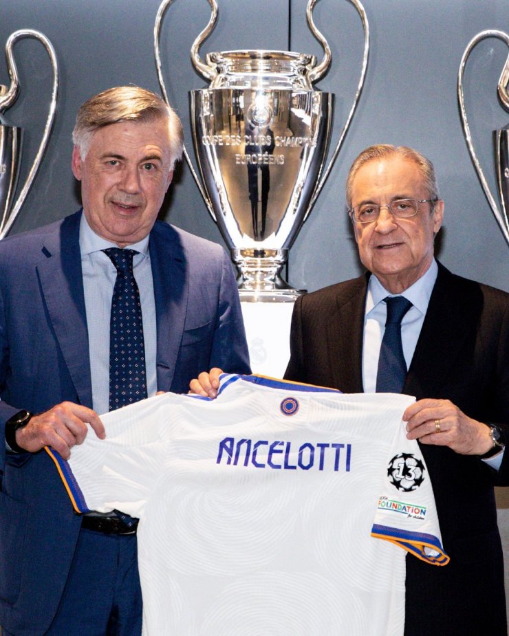 «Реал» показал момент подписания контракта с Анчелотти