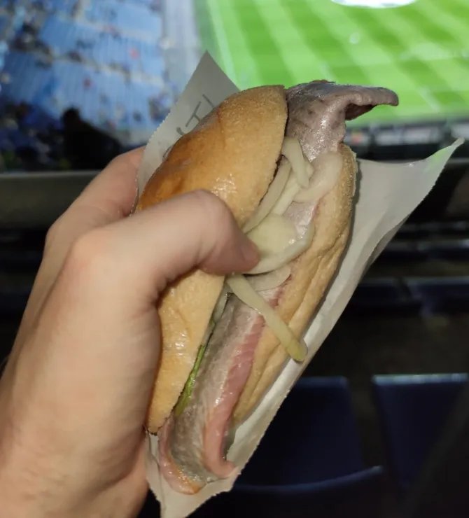 Фанаты оказались в ярости из-за еды на стадионе «Гамбурга»