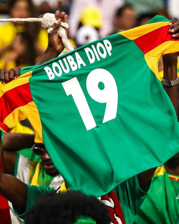 Фанаты Сенегала почтили память Папа Буба Диопа в матче с Эквадором