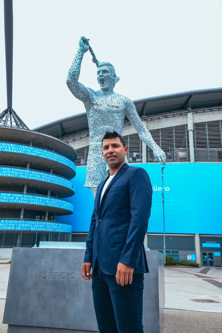 Агуэро посетил открытие статуи в свою честь возле стадиона «Манчестер Сити»