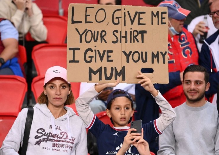 Фанат ПСЖ попросил у Месси футболку в обмен на свою маму
