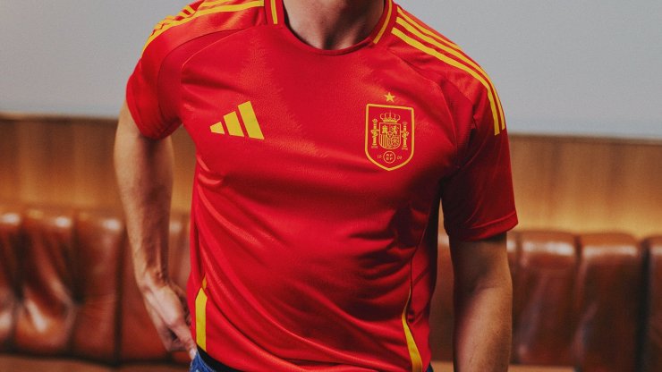 Компания Adidas представила новый комплект формы сборной Испании