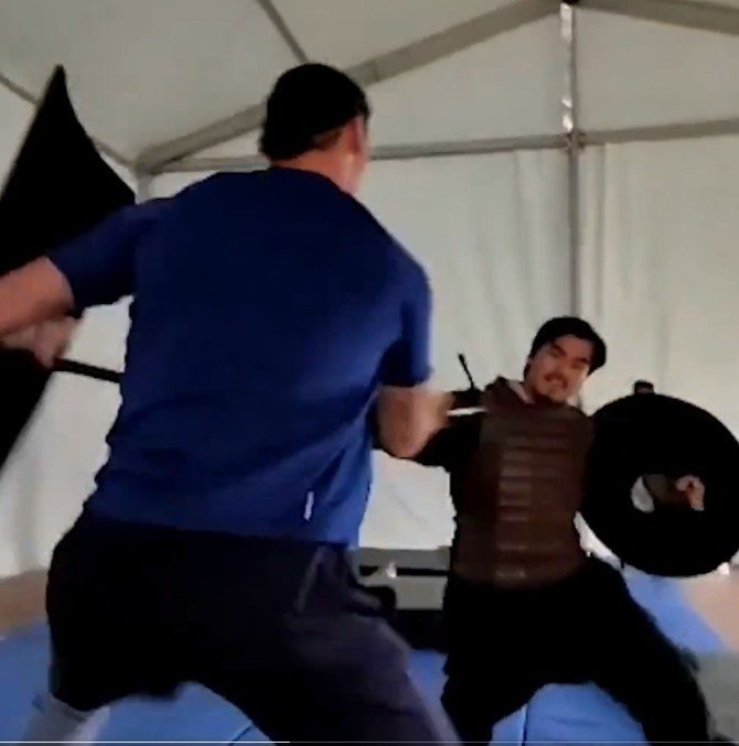 Ибрагимович учится драться на мечах для съёмок в кино