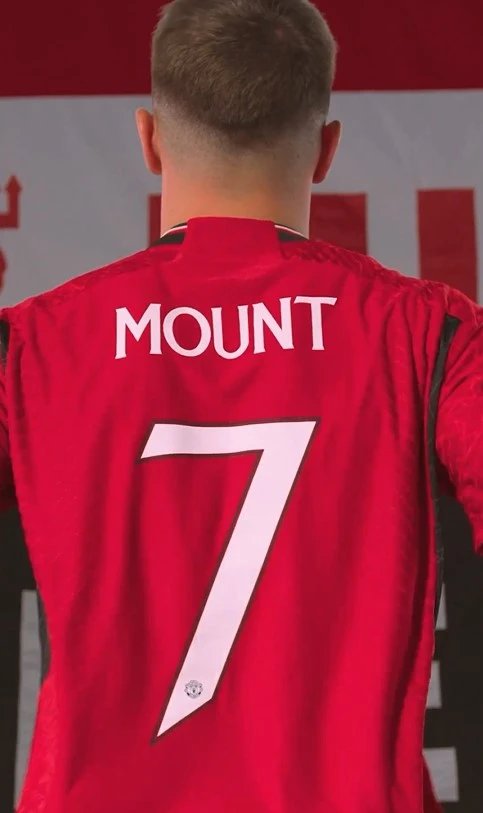 Стало известно, под каким номером Маунт будет играть за «Манчестер Юнайтед»